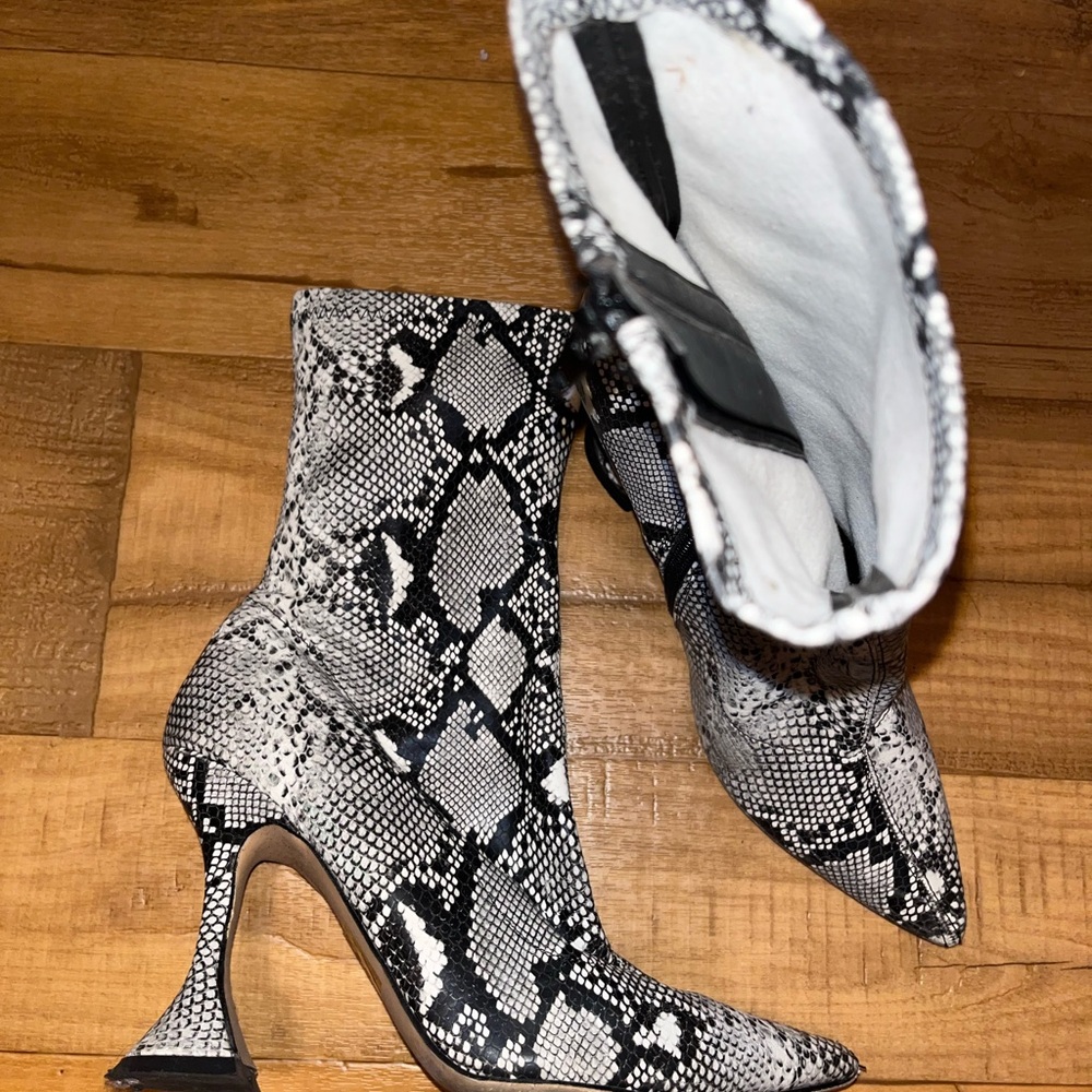 Elegant Snakeskin Heeled Boots